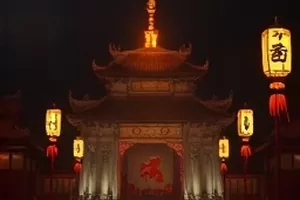 《逆风的船》纪实作品封面，远洋货轮甲板上盘好的缆绳